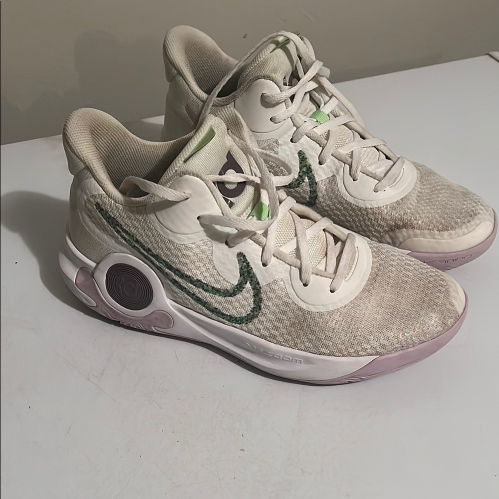 Nike White and Green Sneakers